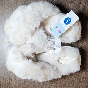 Cat & Jack Fluffy Slip On Slippers, Girls Large 4/5, New‎